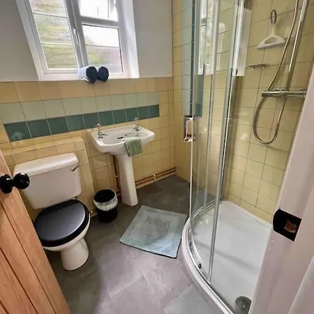Spacious Semi-Detached Southsea House, Free Parking On Drive Portsmouth Exterior photo