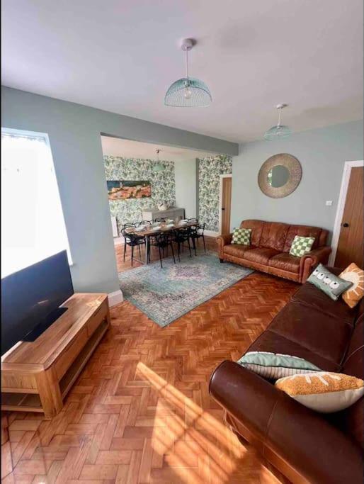 Holiday home Spacious Semi-detached Southsea House, Free Parking On Drive